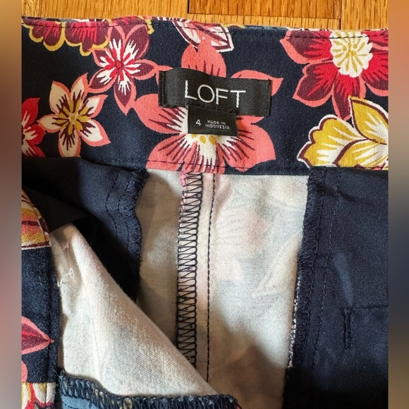 LOFT Floral Cotton Riviera Shorts Navy & Red Size 4 - Picture 3 of 8